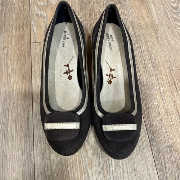 Ross Hommerson Dusty Brown and Beige Round Toe Shoes with Oval Top. - Picture 2 of 8